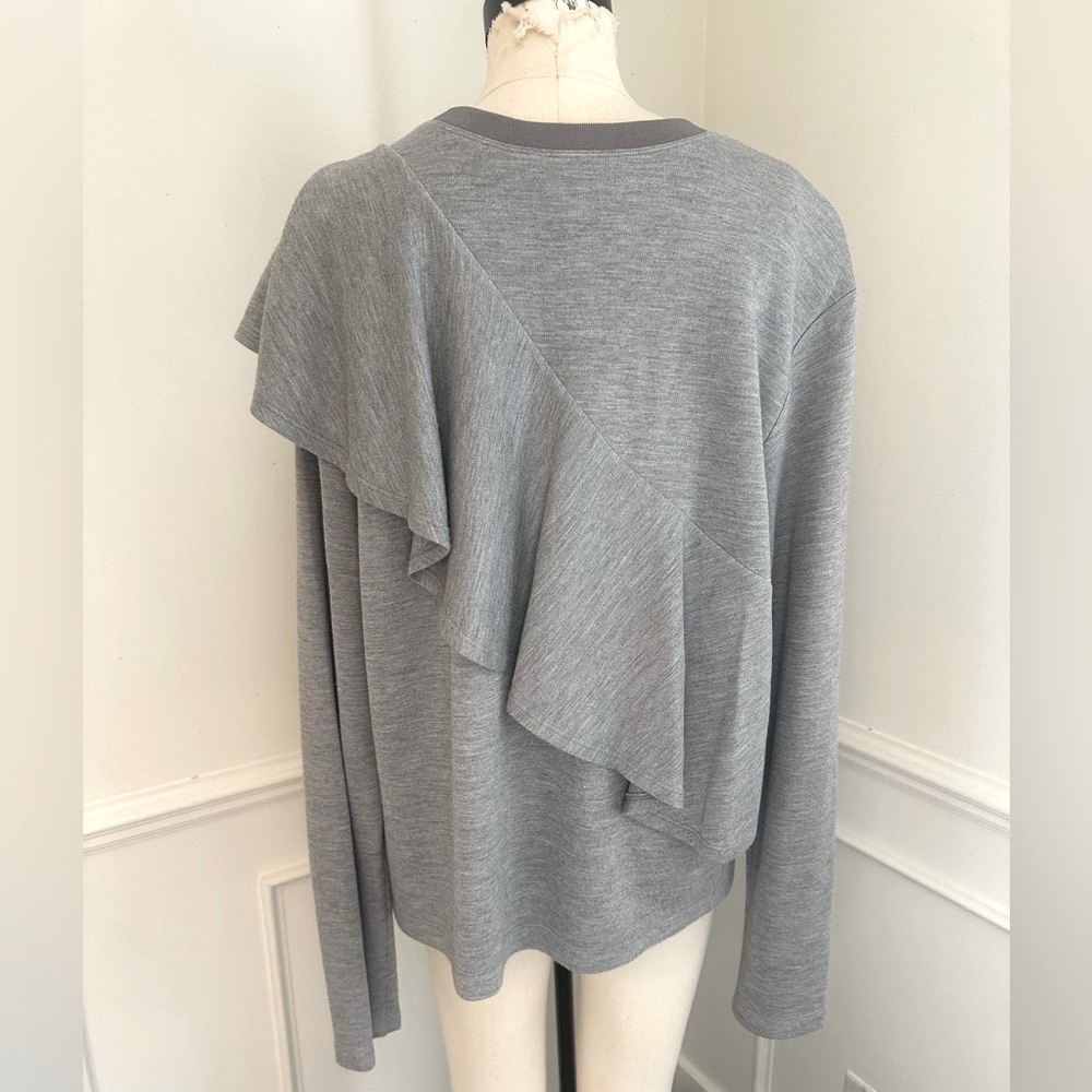 Gray Ruffled DVF sweater - Picture 4 of 7